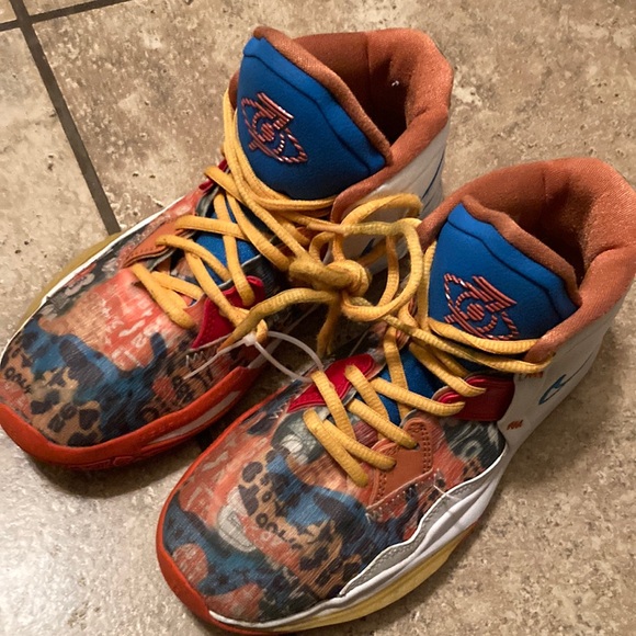 Nike 5.5 Y Kyrie Irving Infinity Kevin Durant Basketball Shoes Nice Condition - Picture 1 of 10